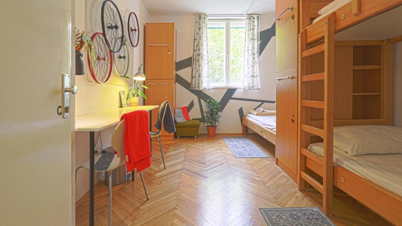 Tchaikovsky Hostel سبليت المظهر الخارجي الصورة
