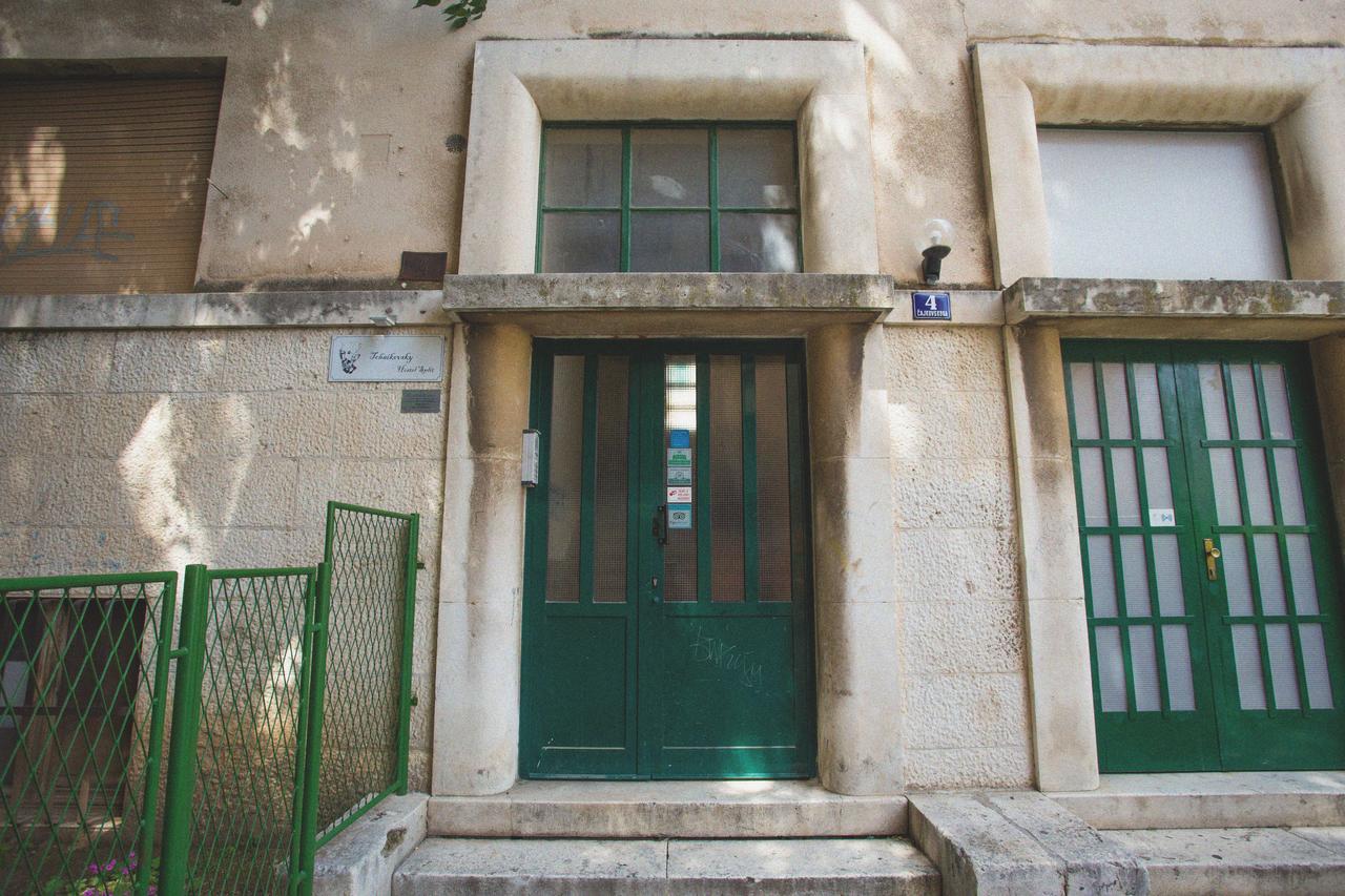 Tchaikovsky Hostel سبليت المظهر الخارجي الصورة