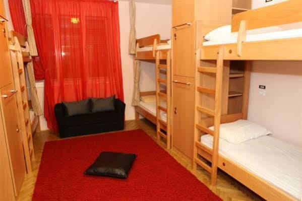 Tchaikovsky Hostel سبليت المظهر الخارجي الصورة